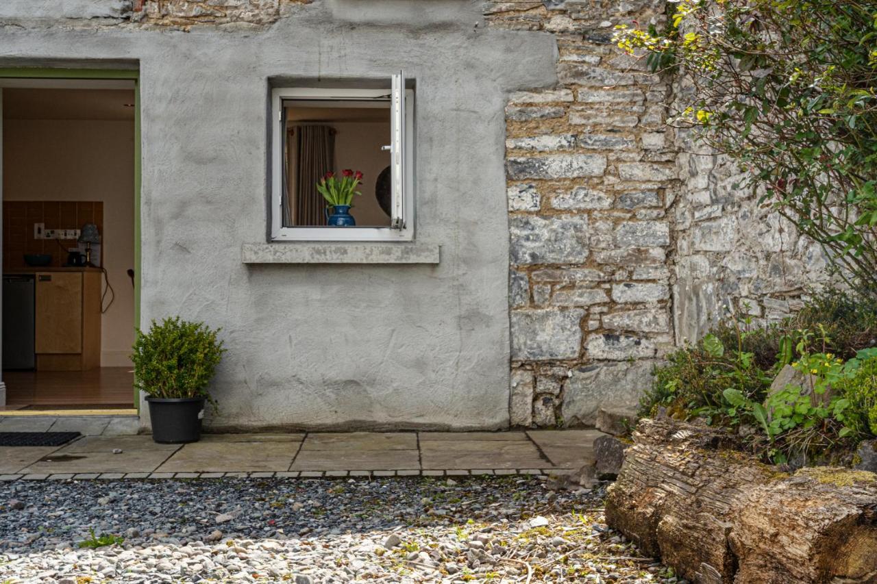 The Roost Appartement Westport Buitenkant foto