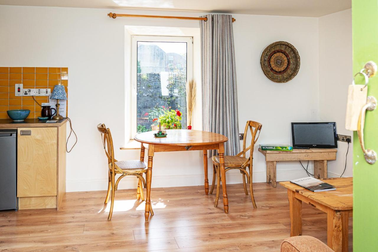 The Roost Appartement Westport Buitenkant foto