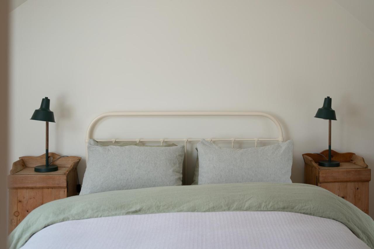 The Roost Appartement Westport Buitenkant foto