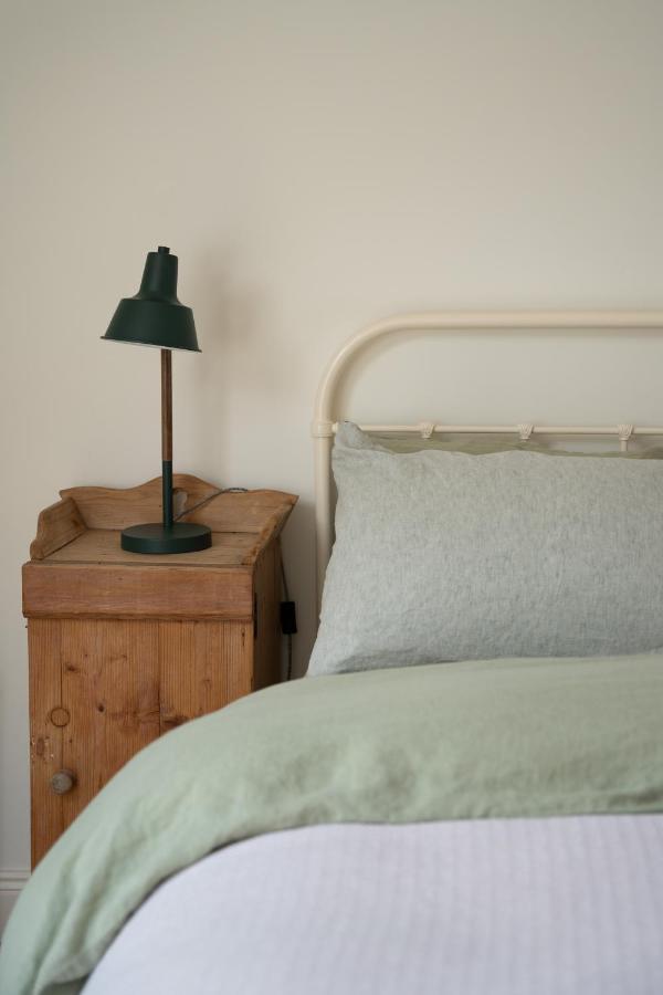 The Roost Appartement Westport Buitenkant foto