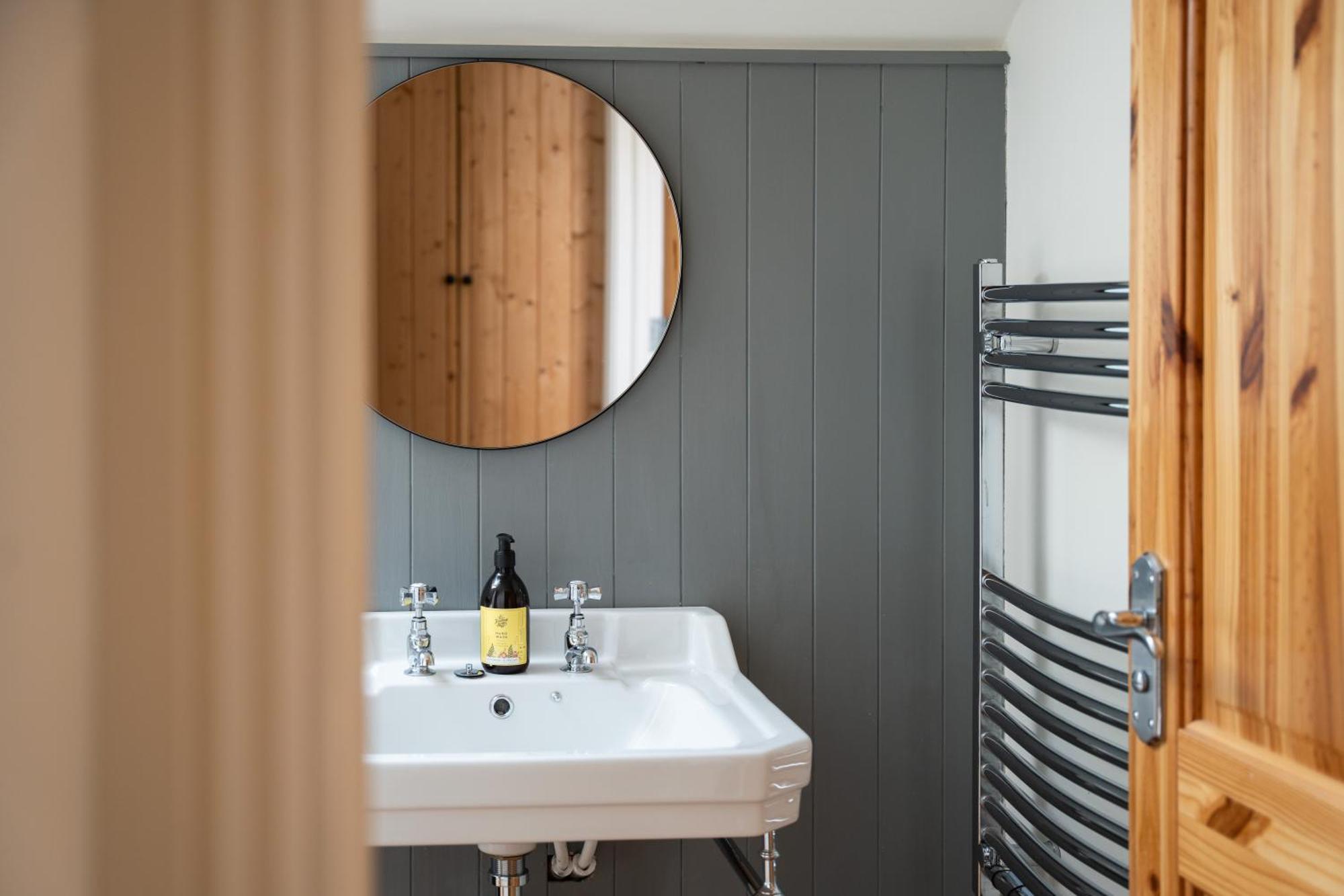 The Roost Appartement Westport Buitenkant foto